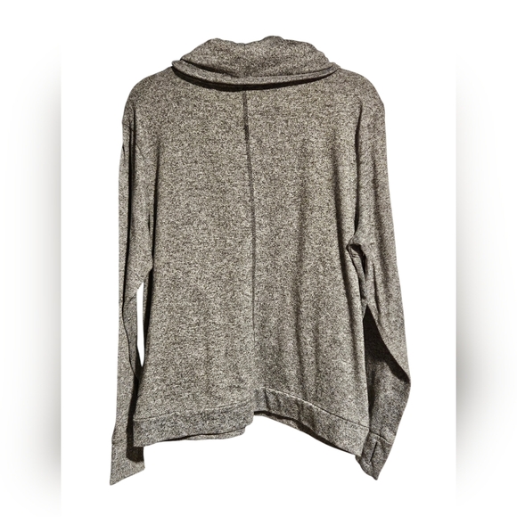 Old Navy Women's Sweatshirt Size XL - Picture 2 of 9